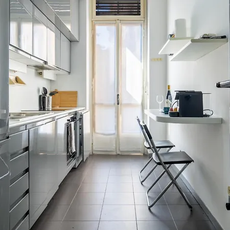 Apartment Italianflat - Spacious 3 Bedroom With Balcony San Babila Area Milan
