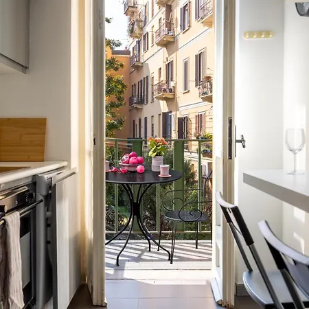 Italianflat - Spacious 3 Bedroom With Balcony San Babila Area מילאנו