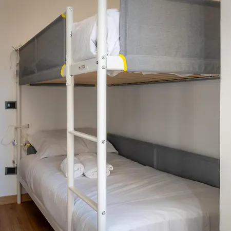 Italianflat - Spacious 3 Bedroom With Balcony San Babila Area * מילאנו