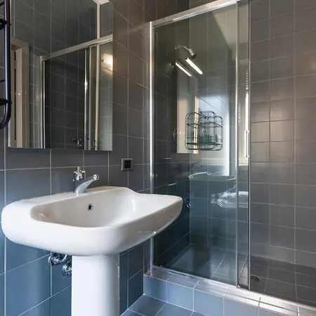 Italianflat - Spacious 3 Bedroom With Balcony San Babila Area * ميلان