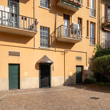 Italianflat - Spacious 3 Bedroom With Balcony San Babila Area Διαμέρισμα Μιλάνο