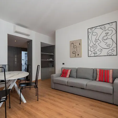 Italianflat - Spacious 3 Bedroom With Balcony San Babila Area Μιλάνο