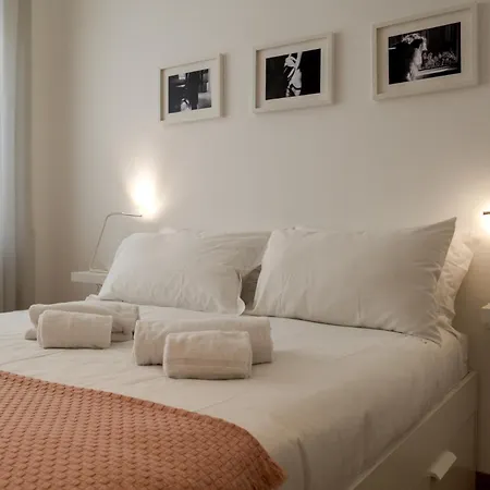 Italianflat - Spacious 3 Bedroom With Balcony San Babila Area * Μιλάνο