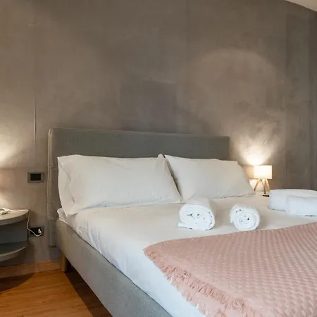 Italianflat - Spacious 3 Bedroom With Balcony San Babila Area Διαμέρισμα Μιλάνο