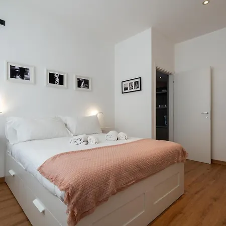 Italianflat - Spacious 3 Bedroom With Balcony San Babila Area Διαμέρισμα Μιλάνο
